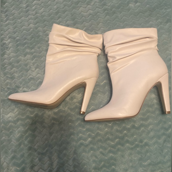 White just fab slouchy booties - Picture 3 of 4